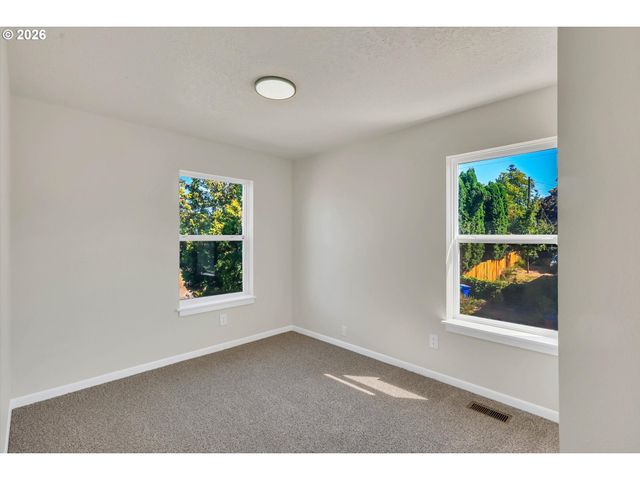2617 Se CESAR E CHAVEZ Blvd, Portland, OR 97202