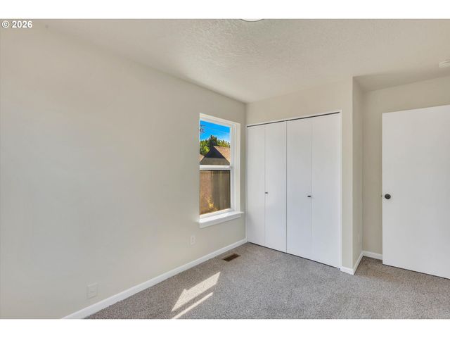 2617 Se CESAR E CHAVEZ Blvd, Portland, OR 97202
