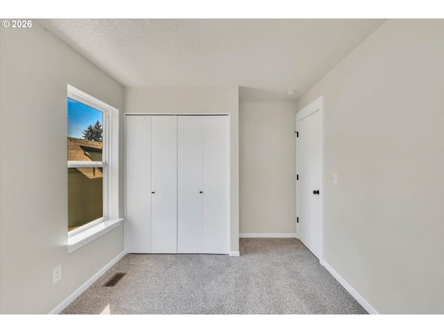 2617 Se CESAR E CHAVEZ Blvd, Portland, OR 97202