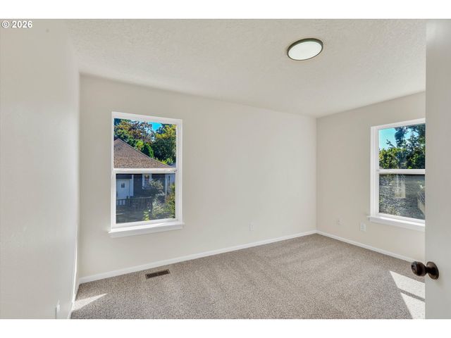 2617 Se CESAR E CHAVEZ Blvd, Portland, OR 97202