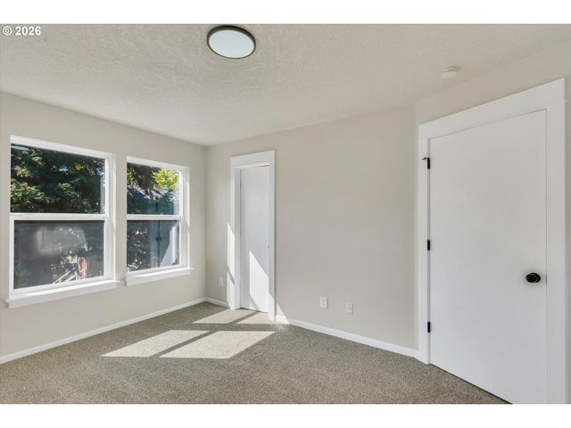 2617 Se CESAR E CHAVEZ Blvd, Portland, OR 97202