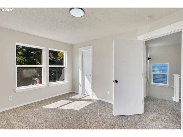 2617 Se CESAR E CHAVEZ Blvd, Portland, OR 97202