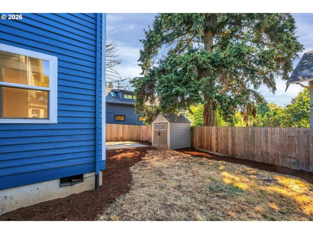 2617 Se CESAR E CHAVEZ Blvd, Portland, OR 97202