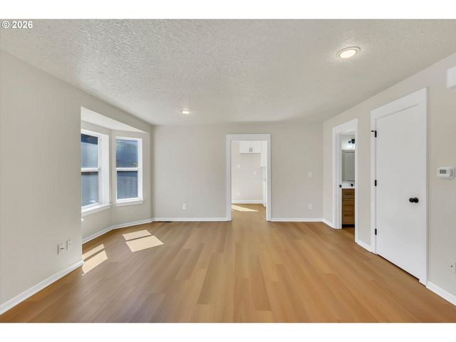 2617 Se CESAR E CHAVEZ Blvd, Portland, OR 97202