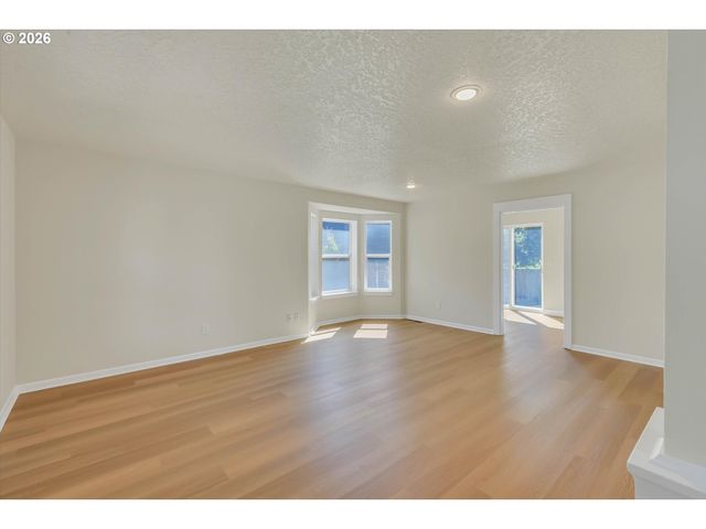 2617 Se CESAR E CHAVEZ Blvd, Portland, OR 97202