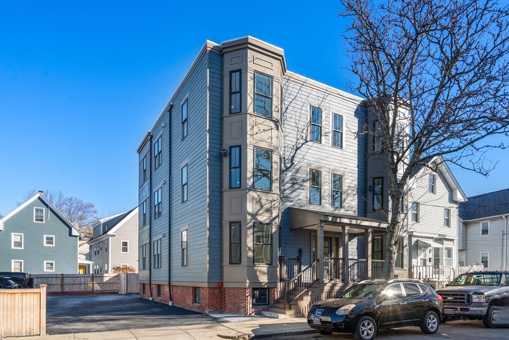 43-45 Blossom St 1, Chelsea, MA 02150