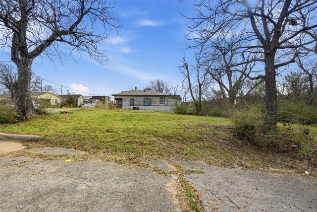 1060 E Oleander Street, Fort Worth, TX 76104