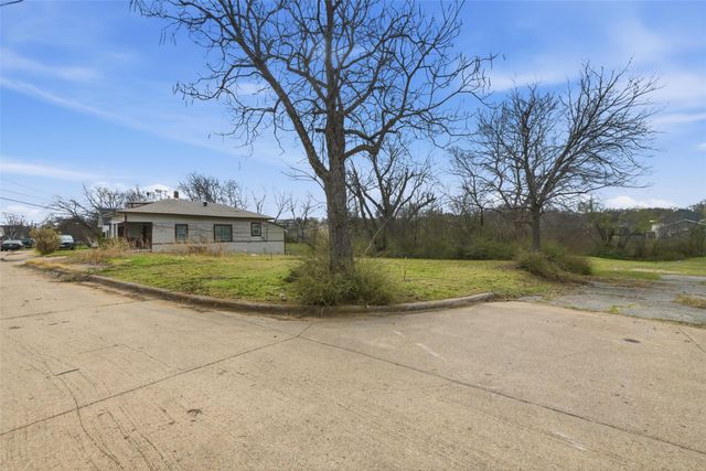 1060 E Oleander Street, Fort Worth, TX 76104