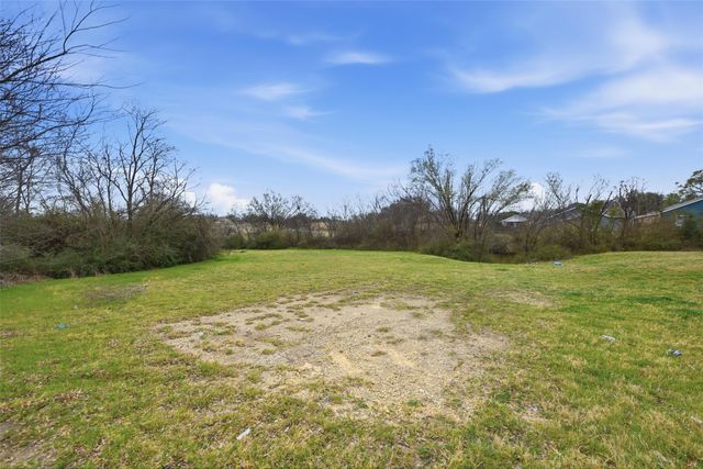 1060 E Oleander Street, Fort Worth, TX 76104