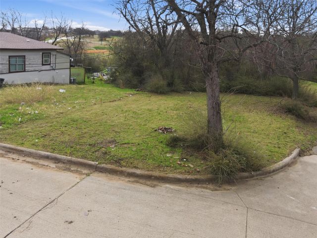 1060 E Oleander Street, Fort Worth, TX 76104