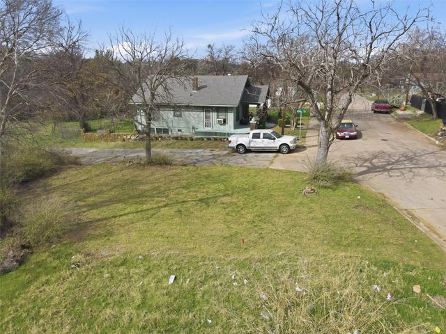 1060 E Oleander Street, Fort Worth, TX 76104