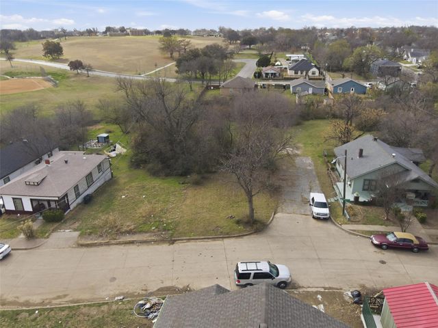 1060 E Oleander Street, Fort Worth, TX 76104