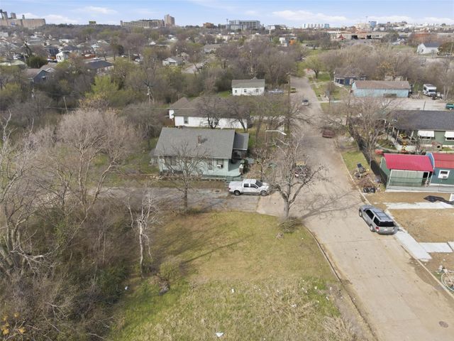 1060 E Oleander Street, Fort Worth, TX 76104