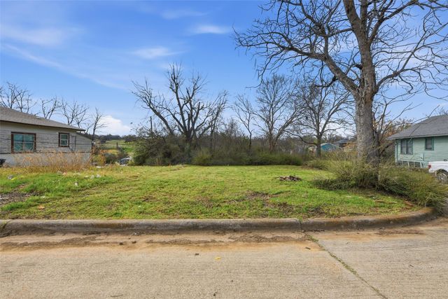 1060 E Oleander Street, Fort Worth, TX 76104