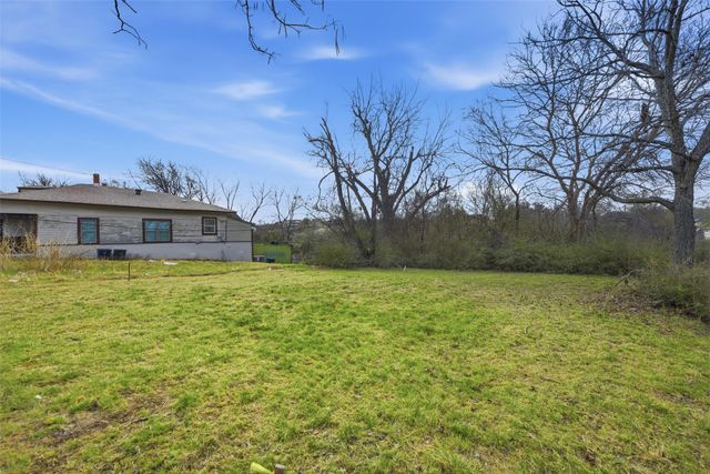 1060 E Oleander Street, Fort Worth, TX 76104