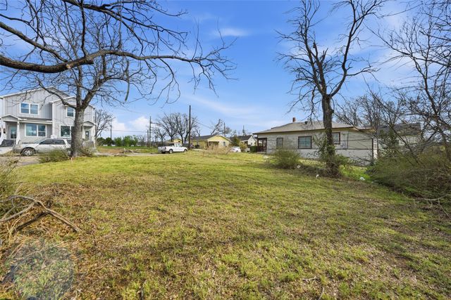 1060 E Oleander Street, Fort Worth, TX 76104