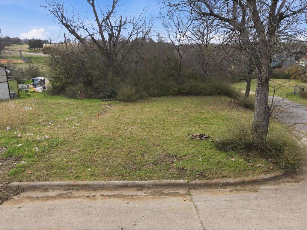 1060 E Oleander Street, Fort Worth, TX 76104