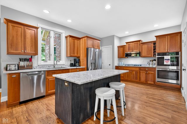 7830 Persimmon Lake Drive, Seymour, IN 47274