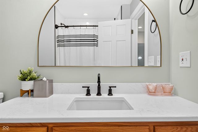 7830 Persimmon Lake Drive, Seymour, IN 47274