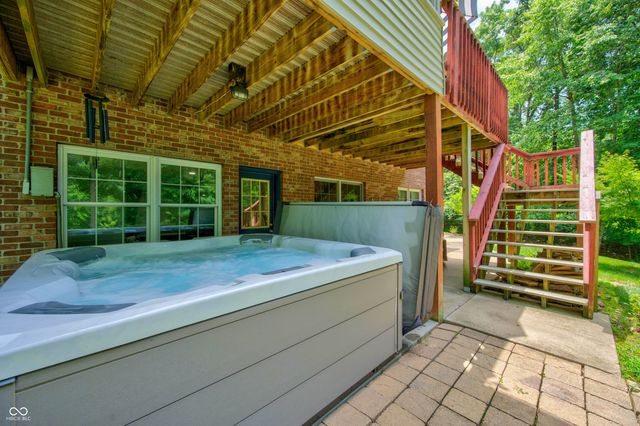 7830 Persimmon Lake Drive, Seymour, IN 47274