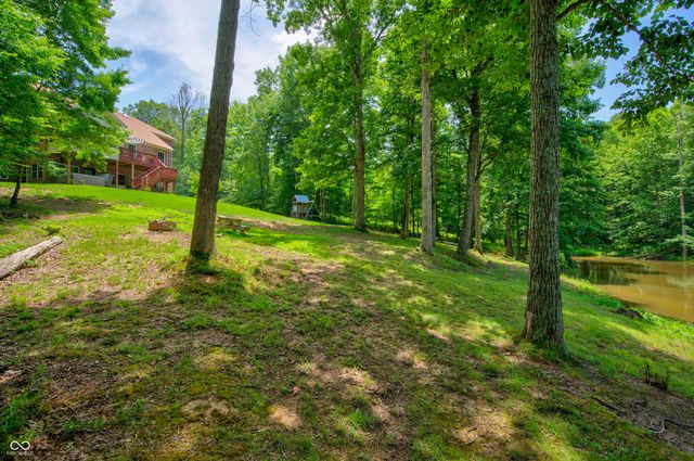7830 Persimmon Lake Drive, Seymour, IN 47274