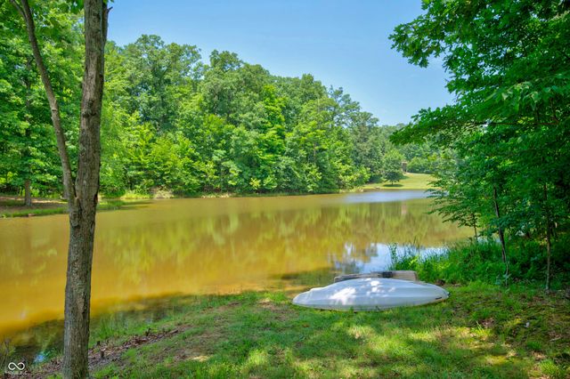 7830 Persimmon Lake Drive, Seymour, IN 47274