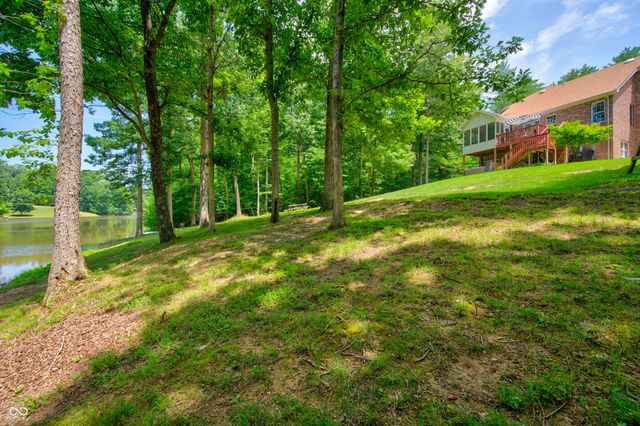 7830 Persimmon Lake Drive, Seymour, IN 47274