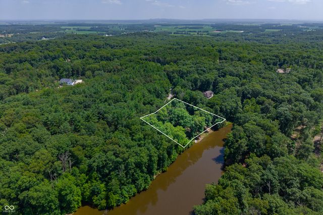 7830 Persimmon Lake Drive, Seymour, IN 47274