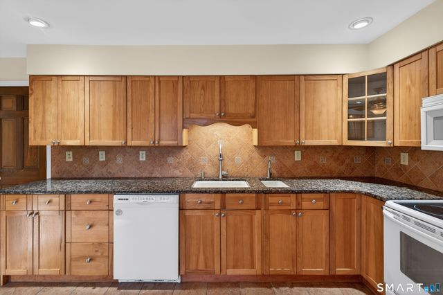 29 Legendary Road, East Lyme, CT 06333