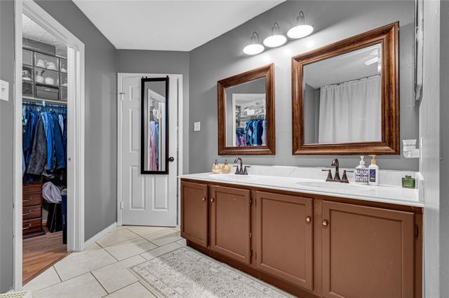 7842 Sunny Ridge Drive, Houston, TX 77095