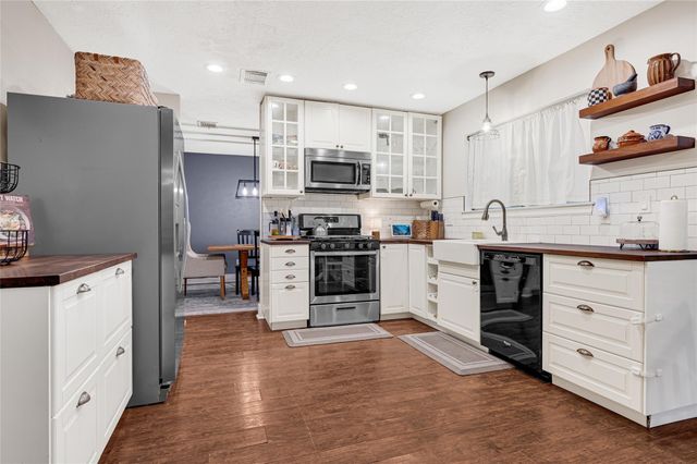 7842 Sunny Ridge Drive, Houston, TX 77095
