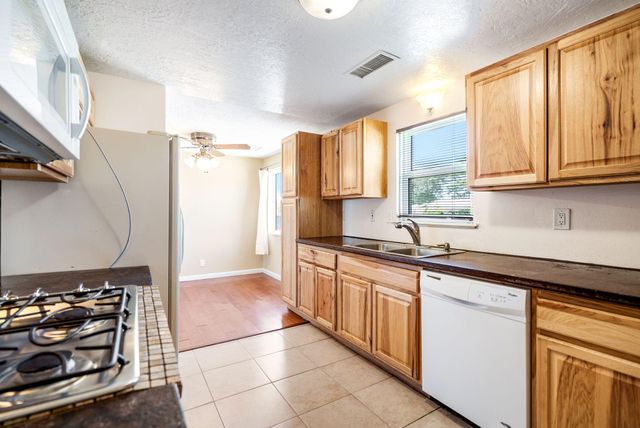 11104 Hume Avenue NE, Albuquerque, NM 87112
