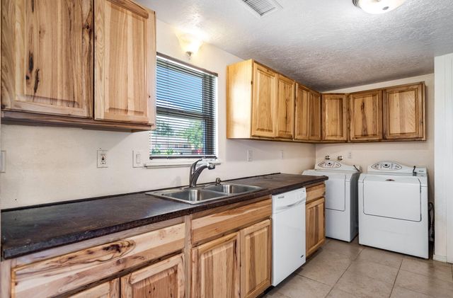 11104 Hume Avenue NE, Albuquerque, NM 87112