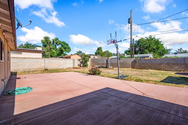 11104 Hume Avenue NE, Albuquerque, NM 87112