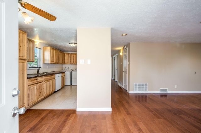 11104 Hume Avenue NE, Albuquerque, NM 87112