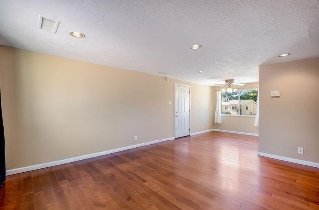 11104 Hume Avenue NE, Albuquerque, NM 87112