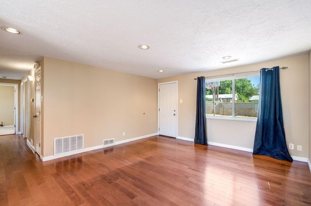 11104 Hume Avenue NE, Albuquerque, NM 87112