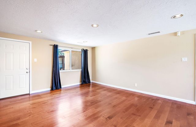 11104 Hume Avenue NE, Albuquerque, NM 87112