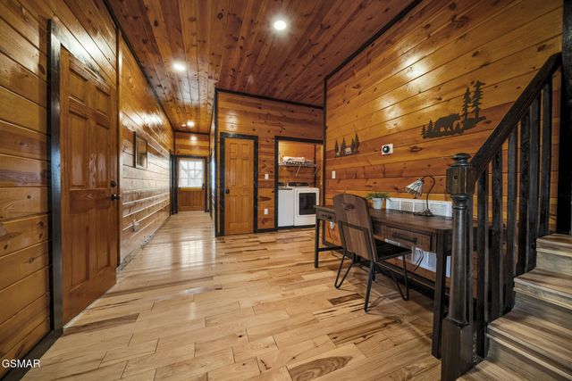 1156 Hemlock Drive, Gatlinburg, TN 37738