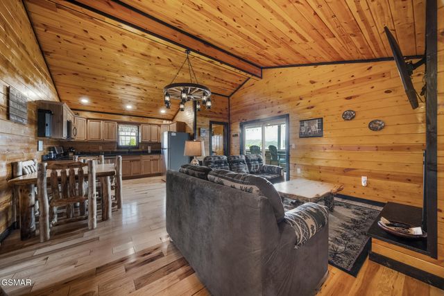 1156 Hemlock Drive, Gatlinburg, TN 37738