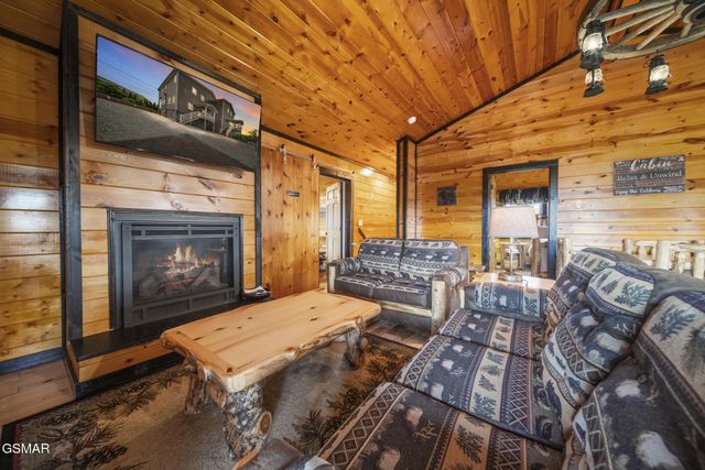 1156 Hemlock Drive, Gatlinburg, TN 37738