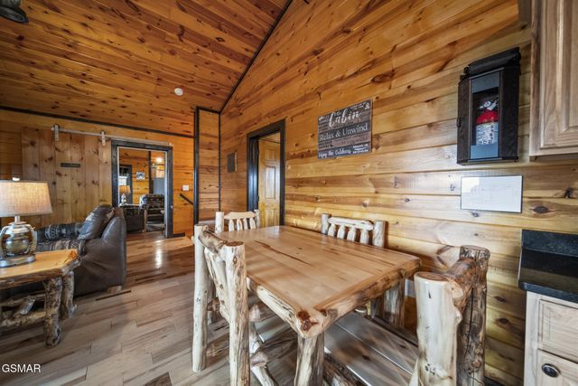 1156 Hemlock Drive, Gatlinburg, TN 37738