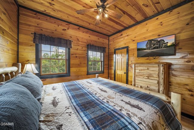 1156 Hemlock Drive, Gatlinburg, TN 37738