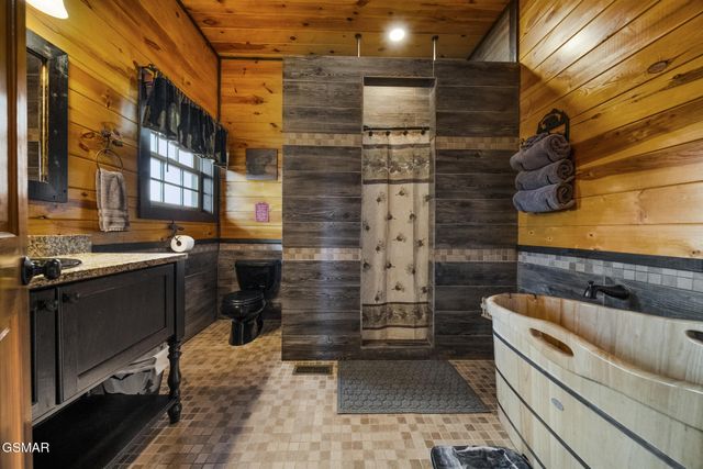 1156 Hemlock Drive, Gatlinburg, TN 37738