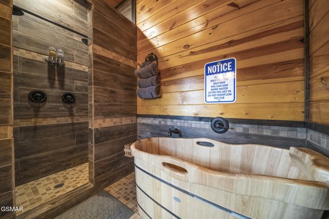 1156 Hemlock Drive, Gatlinburg, TN 37738