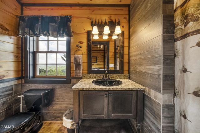 1156 Hemlock Drive, Gatlinburg, TN 37738