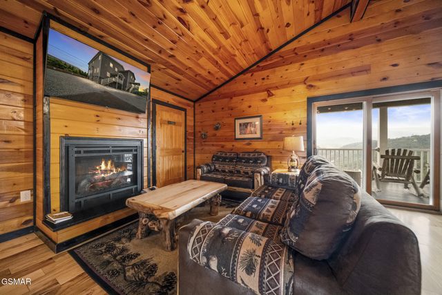 1156 Hemlock Drive, Gatlinburg, TN 37738