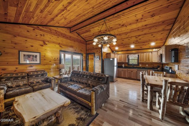 1156 Hemlock Drive, Gatlinburg, TN 37738