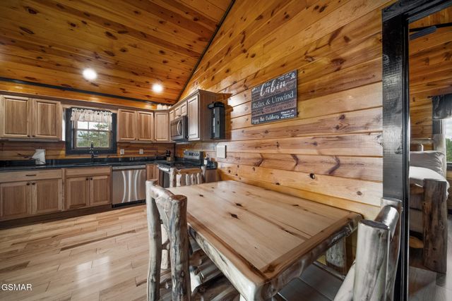 1156 Hemlock Drive, Gatlinburg, TN 37738