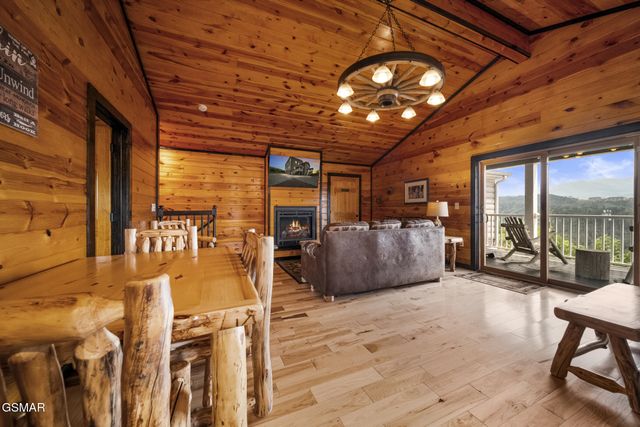 1156 Hemlock Drive, Gatlinburg, TN 37738